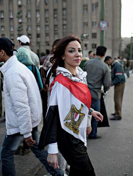 فتاة مصرية تتحرش في الشبان 