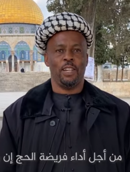 افريقي يصل المسجد الاقصى مشيا على الاقدام