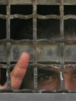 اسرى مرضى في السجون