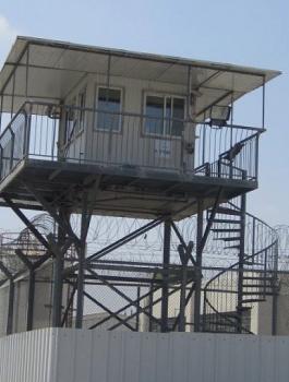 المعتقلين والشتاء