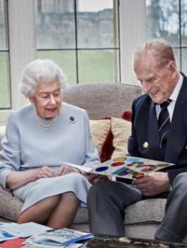 2020-11-19T220129Z_246264526_RC2M6K99FVNY_RTRMADP_3_BRITAIN-ROYALS-ANNIVERSARY.jpg