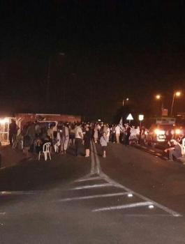 المستوطنون يقطعون الطرق في الضفة الغربية