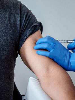 فايزر الامريكية ولقاح ضد فيروس كورونا