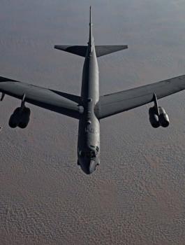 القاذفة B52 في سماء فلسطين