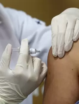 اسرائيل واللقاح ضد اوميركون