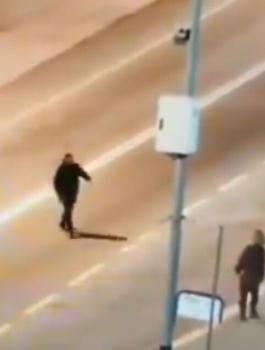 تسريح الجندي الاسرائيلي الذي تعرض لالقاء زجاجة حارقة