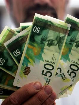 صرف رواتب موظفي السلطة الفلسطينية