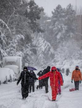 عاصفة ثلجية تضرب اسبانيا