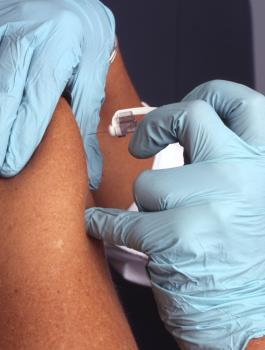 تطعيم طلاب الثانوية العامة