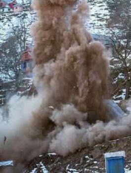 اصابة شاب بانفجار لغم ارضي في الخليل