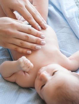 استخراج جنين من بطن رضيعة