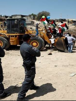 الخان الاحمر.png