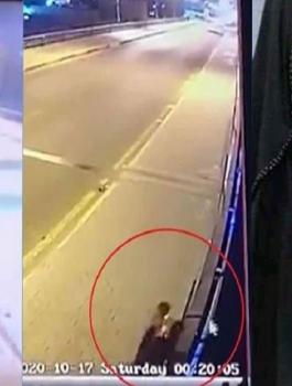 الاعدام لام القت ابنيها في البحر مرتين