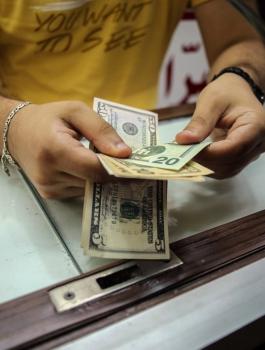 سعر صرف الدولار مقابل العملات