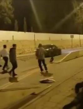 المستوطنون يهاجمون مركبات الفلسطينيين
