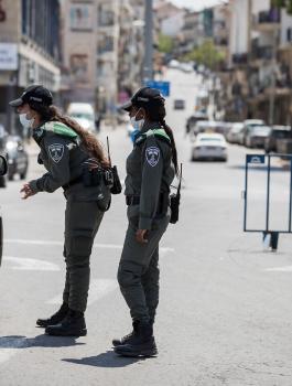 الفلسطينيين والقيود واسرائيل