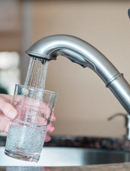 Water-Faucett-filling-cup.jpg