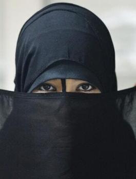 سويسررا والنقاب