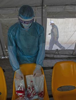 تطعيم العمال الفلسطينيين في اسرائيل