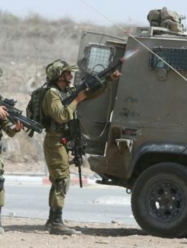 اطلاق النار على شابين في الخضر