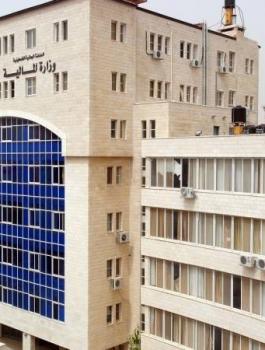 وزارة المالية والموظفين