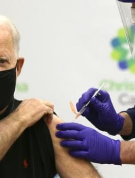 بايدن واللقاحات