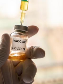 الجرعة الاولى من لقاح كورونا