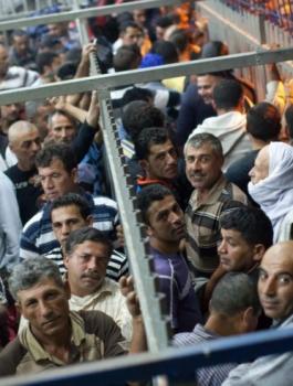 تطعيم العمال الفلسطينيين في اسرائيل