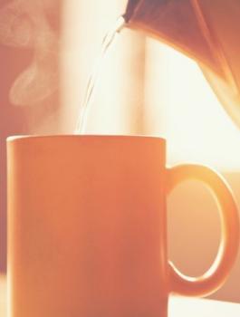 شرب الماء الساخن