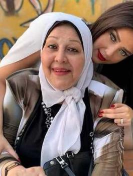 وفاة والدة رضوى الشربيني