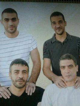 ثلاثة اسرى من عائلة ابو حميد