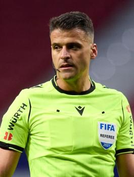 حكم مباراة برشلونة وريال مدريد