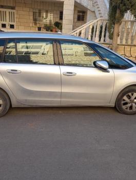 الاحتلال يبستولي على مركبة مواطن من بيت ساحور