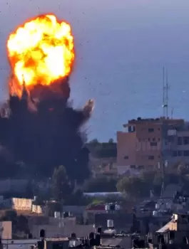 انتشال جثامين شهداء في قصف اسرائيلي على غزة