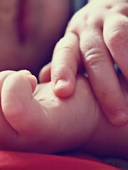 طفلة رضيعة في الخليل