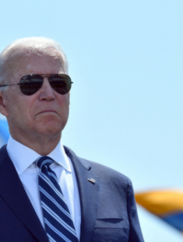 الرئيس الامريكي بايدن واهالي الضفة