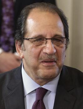 مدير المخابرات المصرية وعباس