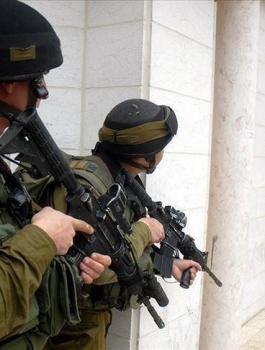 جندي اسرائيلي واطلق الرصاصة