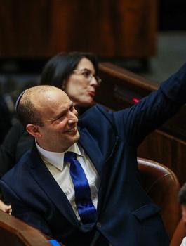 الاطاحة بحكومة نفتالي بنيت