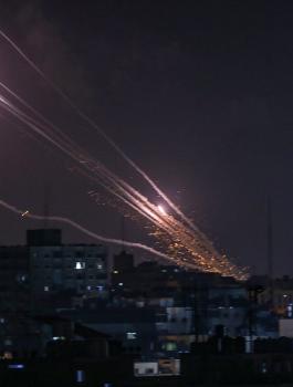 اطلاق الصواريخ من غزة نحو حيفا