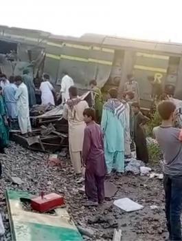 اصطدام قطارين في باكستان