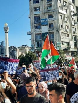 مقتل الناشط نزار بنات وتظاهرة في رام الله