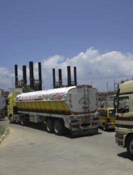 اسرائيل وادخال مواد بناء الى قطاع غزة من مصر