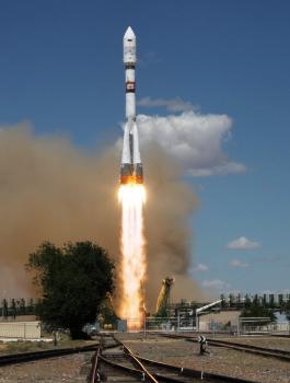 قمر صناعي روسي وايران