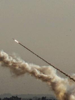 اطلاق صواريخ وقطاع غزة