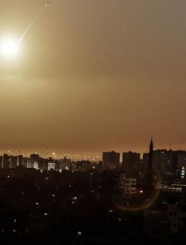 اسقاط طائرة للاحتلال في سماء غزة