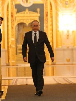 بوتين والدولار الامريكي