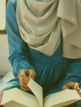 وفاة فتاة وهي تقرأ القرآن عىل معلمتها