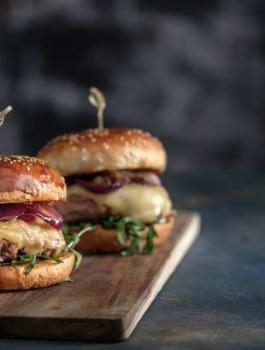 مطعم والشرطة والبرغر