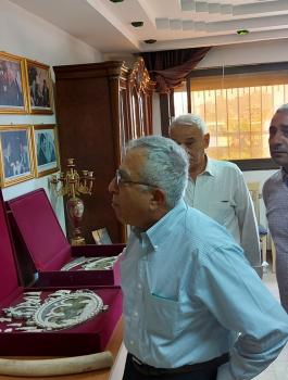 سلام فياض يزور منزل الرئيس الراحل